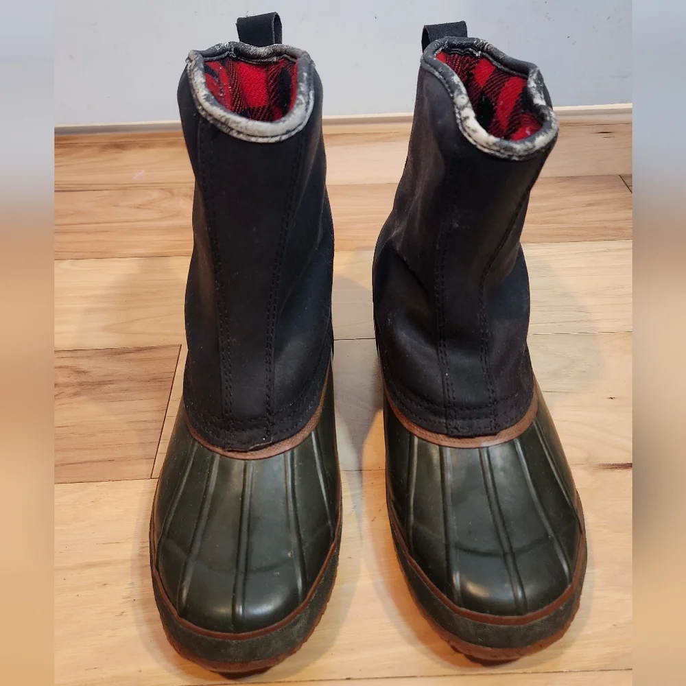 Bootleggers Black Green Stainless Steel Duck Boots Has Flaws Size 8